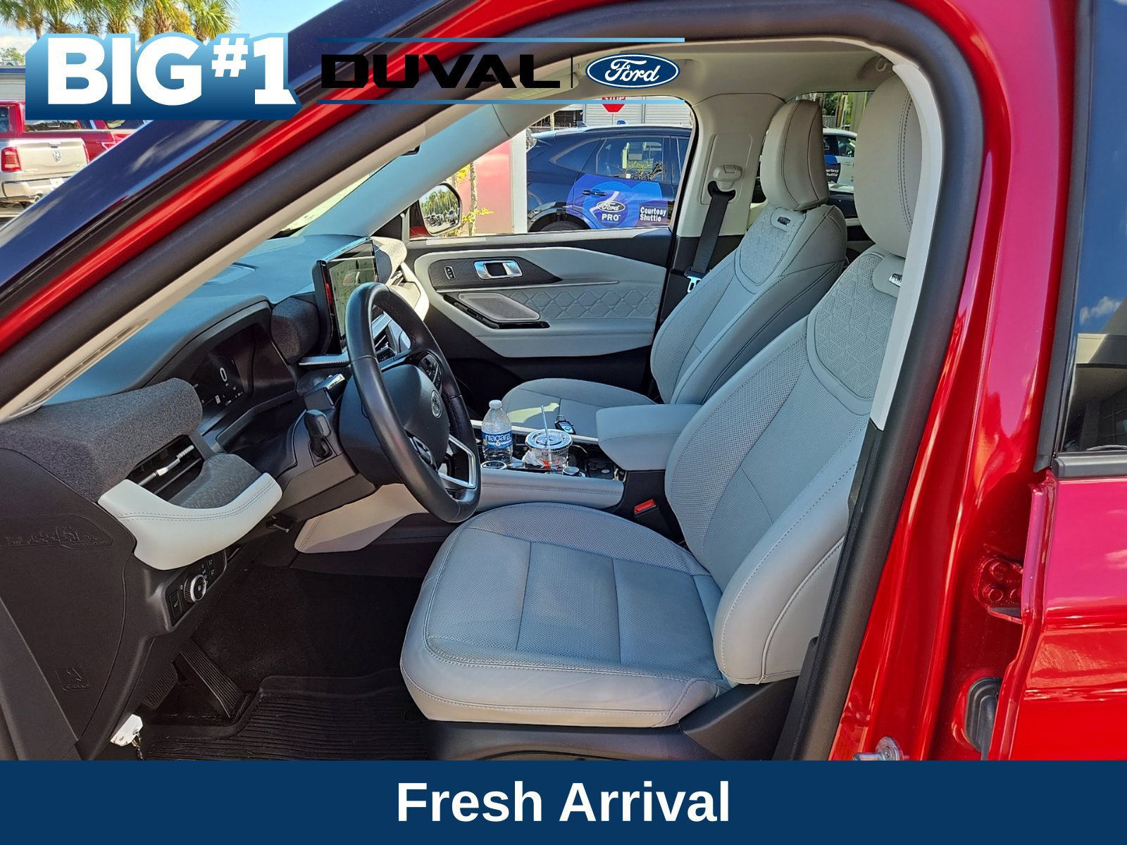 Used 2025 Ford Explorer Platinum w/ Ultimate Package AWD/4WD image 3