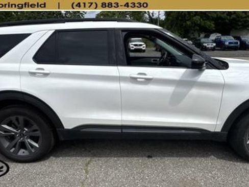 Used 2023 Ford Explorer XLT w/ Equipment Group 202A AWD/4WD image 12