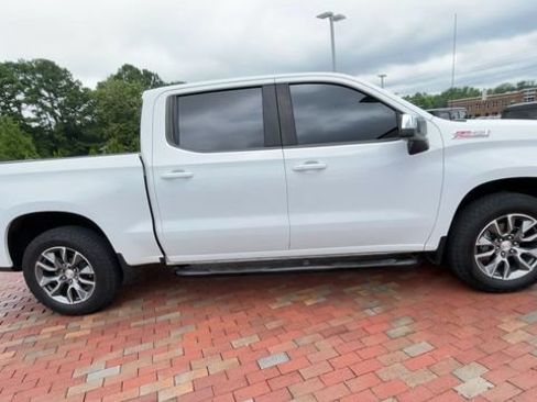 Used 2021 Chevrolet Silverado 1500 LT AWD/4WD image 2