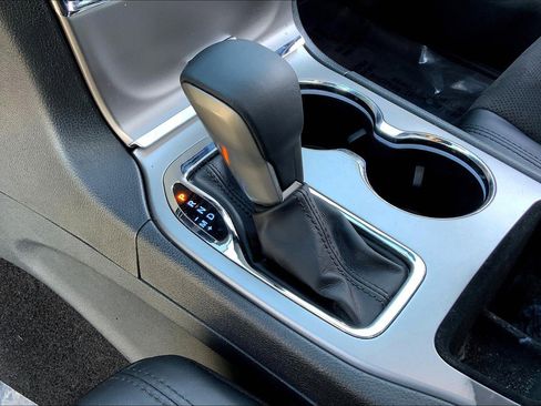 Used 2019 Jeep Grand Cherokee Altitude image 15