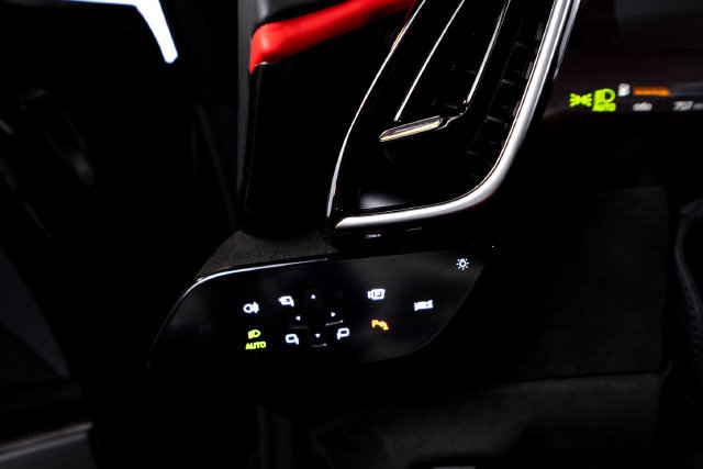 Certified 2025 Ferrari Roma Spider RWD image 45