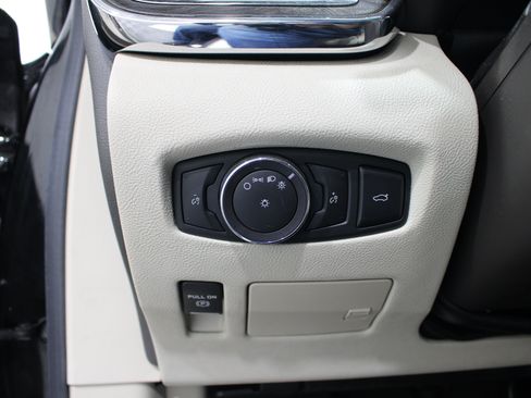 Used 2017 Lincoln Continental Select FWD image 10