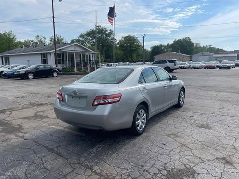 Used 2010 Toyota Camry SE FWD image 5