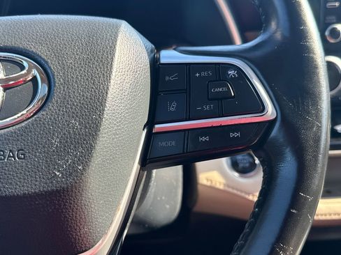 Used 2022 Toyota Highlander XLE image 21