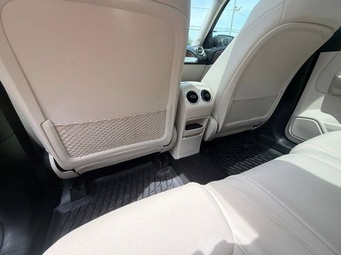 Used 2022 Mercedes-Benz GLB 250 4MATIC w/ Premium Package Lite image 47
