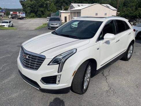 Used 2017 Cadillac XT5 Platinum w/ Driver Assist Package AWD/4WD image 3