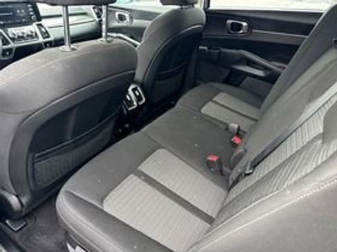 Used 2022 Kia Sorento LX image 9