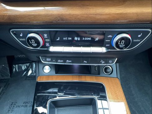 Used 2023 Audi Q5 2.0T Premium w/ Convenience Package AWD/4WD image 28