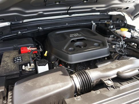 Used 2020 Jeep Wrangler Unlimited Sahara AWD/4WD image 10