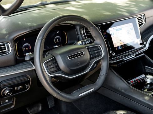 Used 2022 Jeep Wagoneer Series III image 4