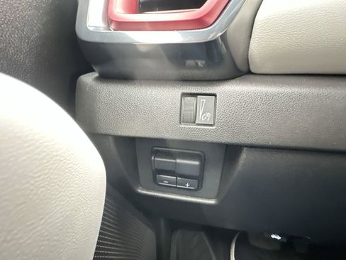 Used 2025 GMC Canyon AT4 w/ AT4X Package image 18