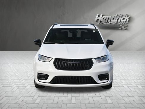 Used 2024 Chrysler Pacifica Limited w/ S Appearance Package FWD image 6