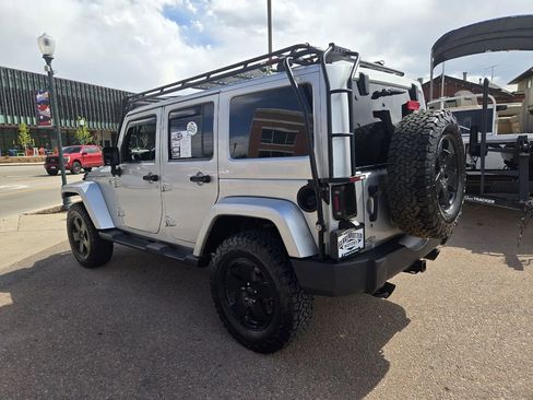Used 2012 Jeep Wrangler Unlimited Sahara w/ Connectivity Group AWD/4WD image 8
