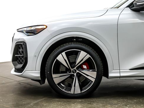 New 2025 Audi SQ5 Prestige image 10