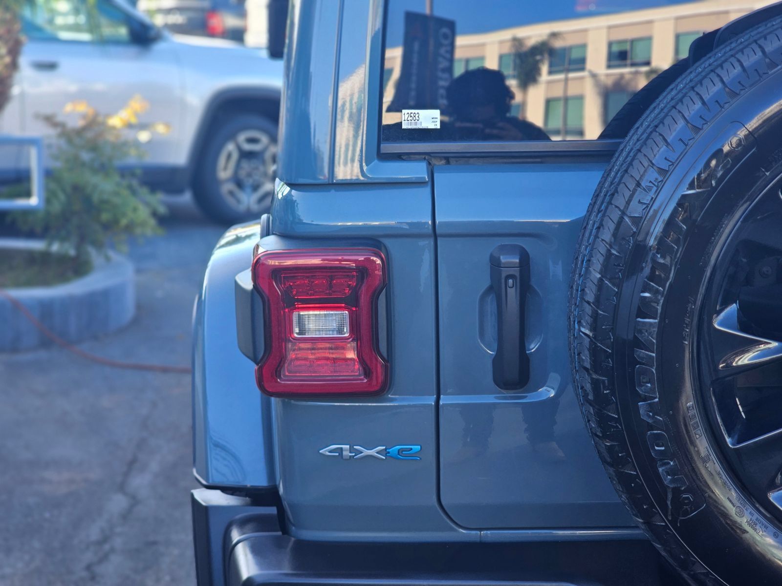 Used 2024 Jeep Wrangler Unlimited Sahara AWD/4WD image 9