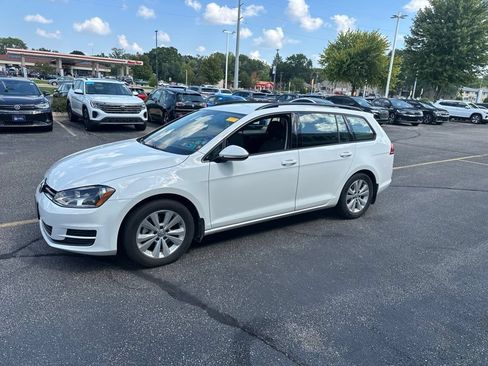 Used 2017 Volkswagen Golf S AWD/4WD image 2
