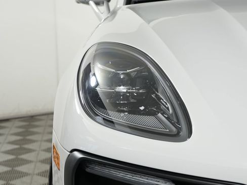 New 2026 Porsche Macan image 11