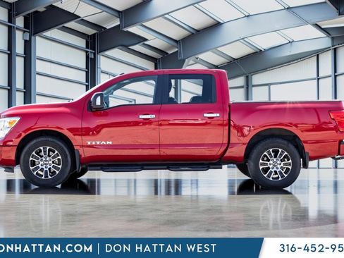 Used 2021 Nissan Titan SV w/ SV Convenience Package AWD/4WD image 2