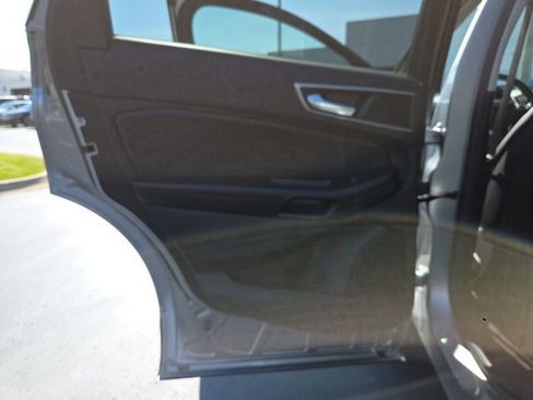 Used 2022 Ford Edge SEL image 12