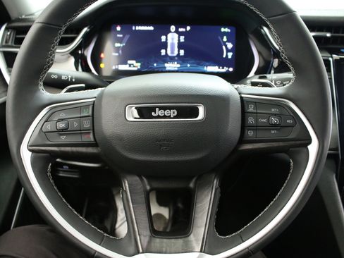 Used 2023 Jeep Grand Cherokee 30th Anniversary AWD/4WD image 17