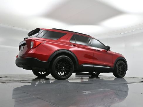 Used 2024 Ford Explorer XLT image 49
