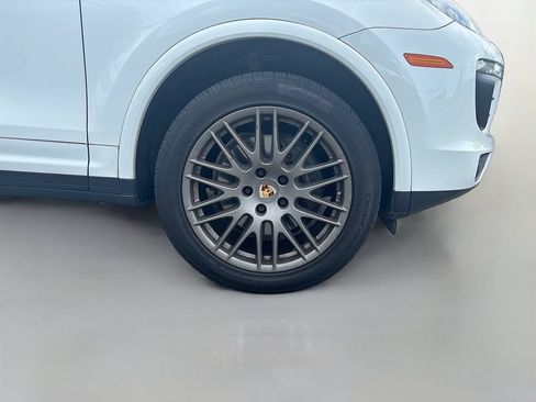 Used 2017 Porsche Cayenne AWD/4WD image 10