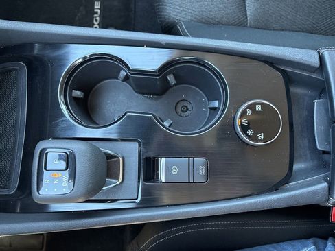 Used 2025 Nissan Rogue SV image 37