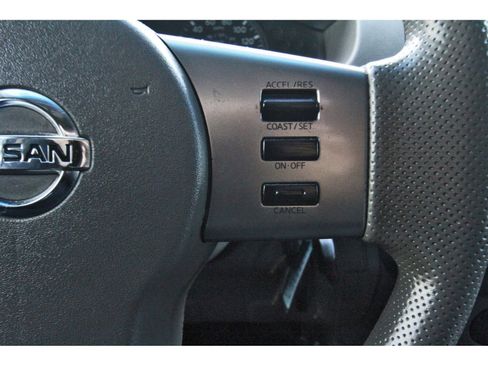 Used 2010 Nissan Frontier SE image 19