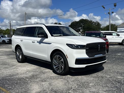 New 2025 Lincoln Navigator Reserve image 1