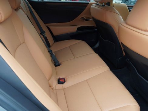 Used 2025 Lexus ES 350 w/ Premium Package image 8