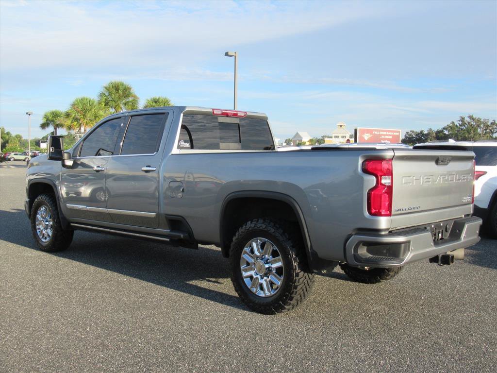 Used 2024 Chevrolet Silverado 2500 High Country w/ Technology Package AWD/4WD image 4
