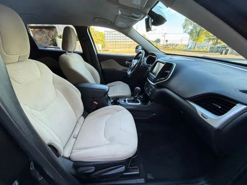 Used 2015 Jeep Cherokee Latitude image 19