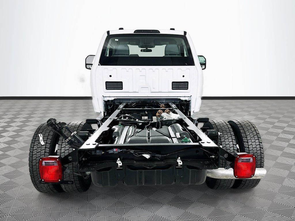 New 2026 Ford F550 4x4 Regular Cab Super Duty image 7