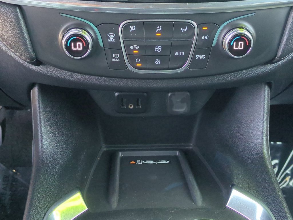 Used 2023 Chevrolet Traverse LT FWD image 18
