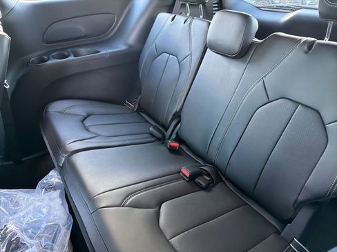 New 2026 Chrysler Pacifica Select w/ S Appearance Package FWD image 8