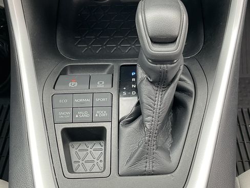 Used 2020 Toyota RAV4 XLE w/ Convenience Package AWD/4WD image 18