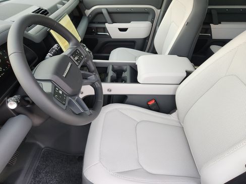 New 2026 Land Rover Defender 110 X-Dynamic SE image 13