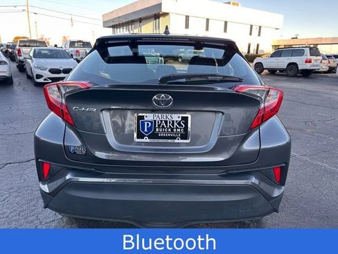 Used 2022 Toyota C-HR XLE image 12