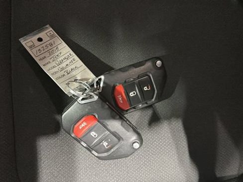 Used 2018 Jeep Wrangler Unlimited Sahara AWD/4WD image 29