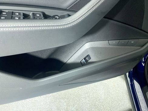 Used 2021 Audi e-tron Premium w/ Convenience Plus Package image 10