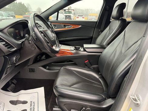 Used 2019 Lincoln Nautilus Reserve image 16