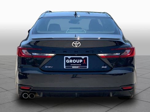 Used 2025 Toyota Camry SE FWD image 5
