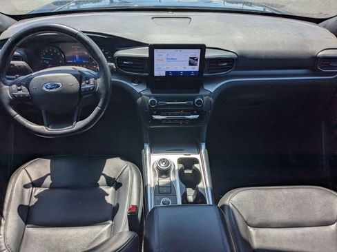 Used 2020 Ford Explorer XLT w/ Equipment Group 202A AWD/4WD image 16