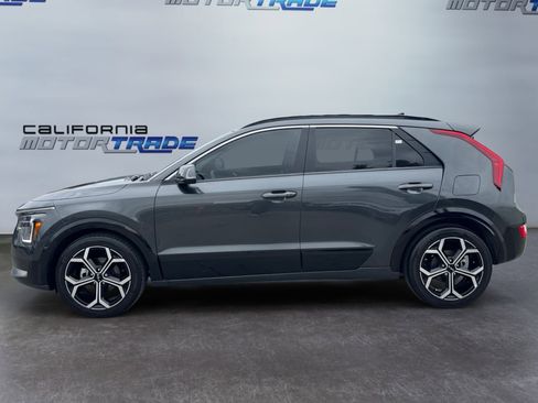 Used 2025 Kia Niro EX Touring FWD image 8