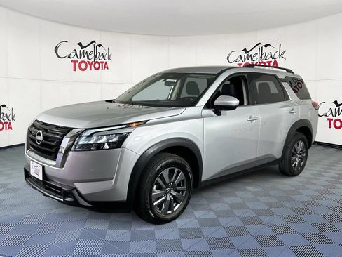 Used 2025 Nissan Pathfinder SV FWD image 4
