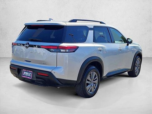 Used 2024 Nissan Pathfinder SV FWD image 5