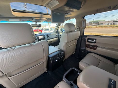 Used 2015 Toyota Sequoia Platinum image 18