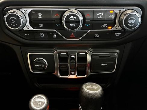 Used 2022 Jeep Wrangler Unlimited Sport AWD/4WD image 17