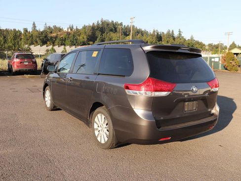 Used 2013 Toyota Sienna XLE AWD/4WD image 7
