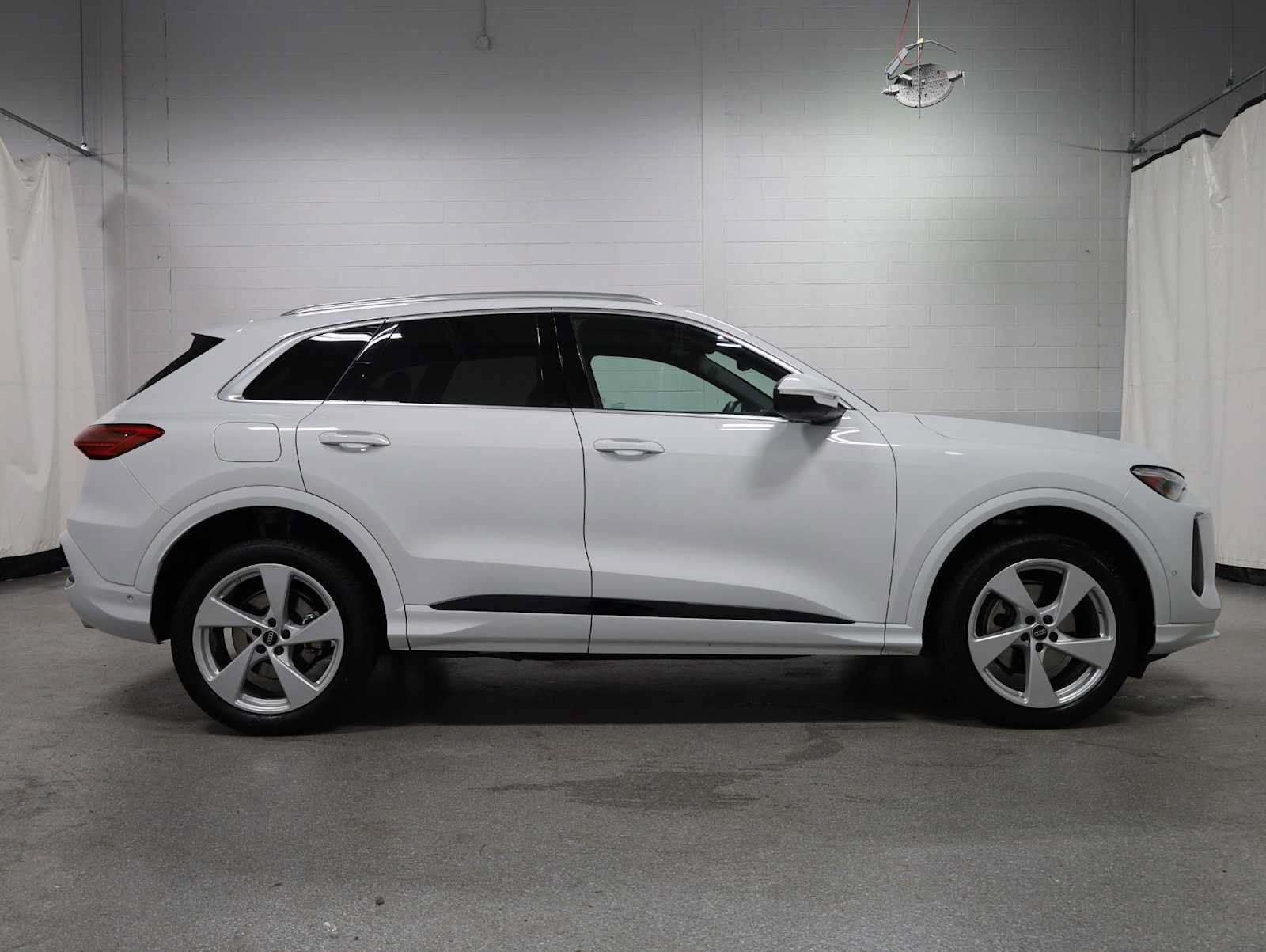 Certified 2025 Audi Q5 Premium w/ Premium Plus AWD/4WD image 10
